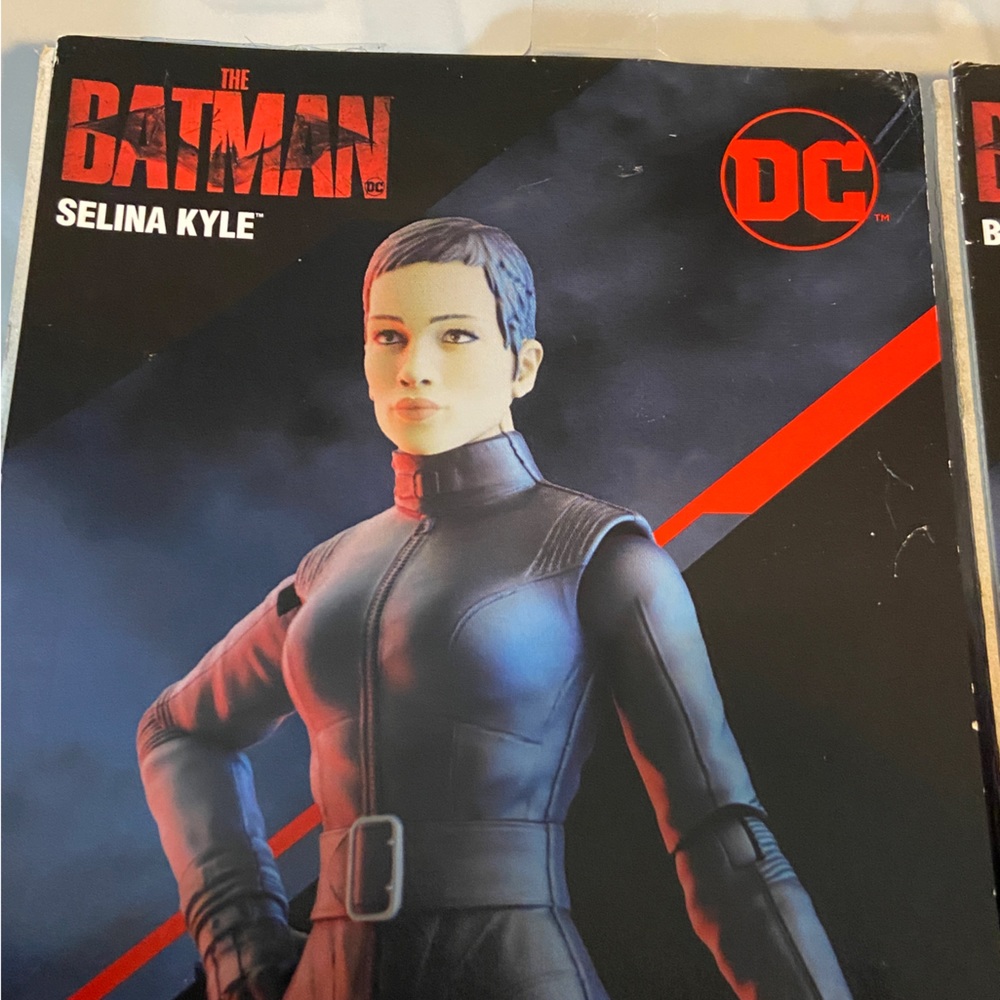 The Batman (2022) 2 Batman + Selina Kyle 12” Action Figures - Picture 4 of 6